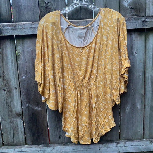 Mossimo Supply Co. Tops - Mossimo butterfly top sz. M